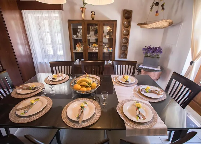 別荘 Droushia Corner House