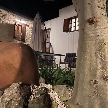 Droushia Corner House