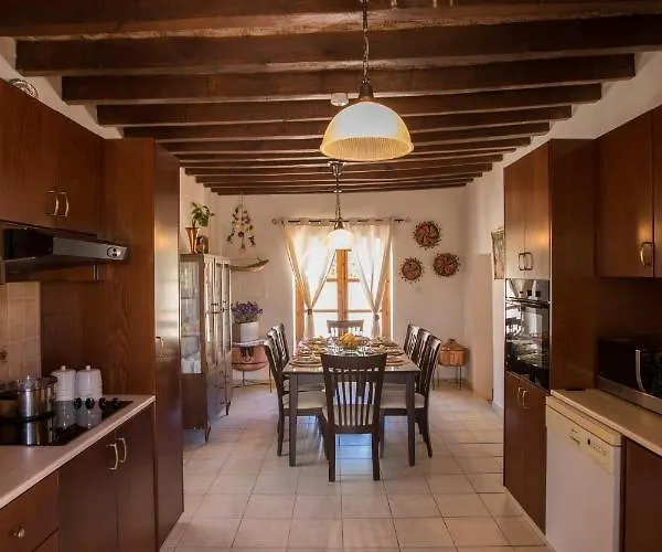 Droushia Corner House *