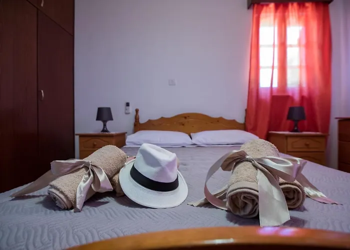 Droushia Corner House Dhrousha