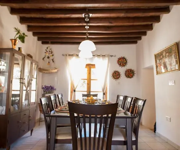 Semesterbostad Droushia Corner House