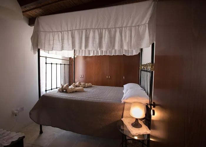 Droushia Corner House * Dhrousha