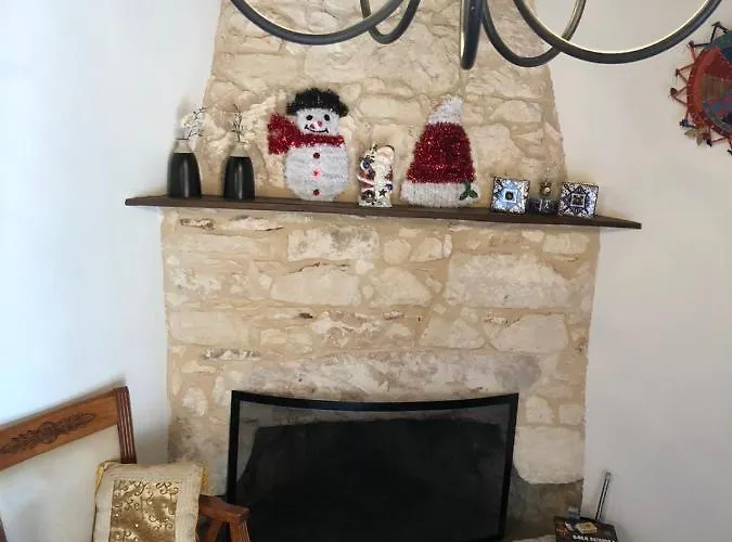 Semesterbostad Droushia Corner House *