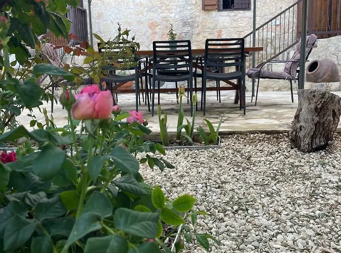 Droushia Corner House * Dhrousha