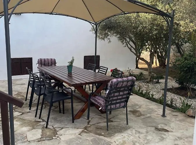 別荘 Droushia Corner House *